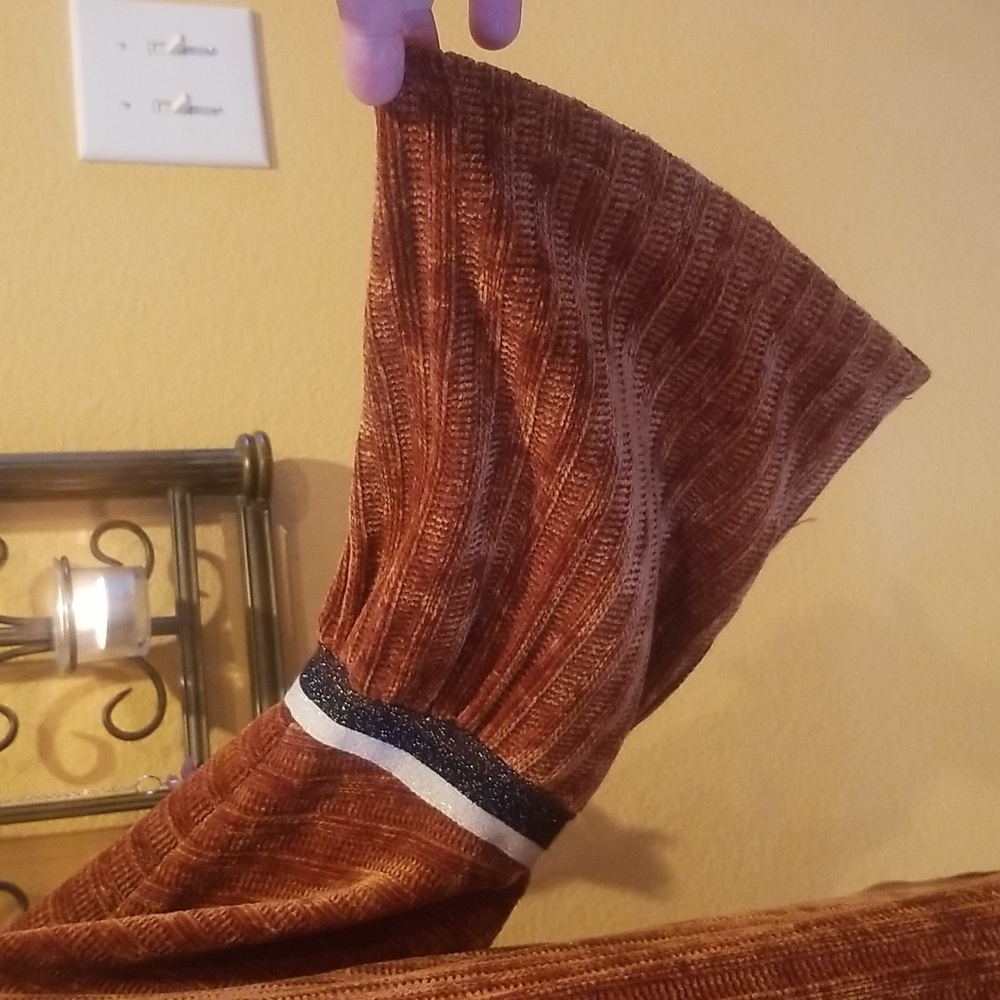 THML Rust Sweater - Picture 2 of 7